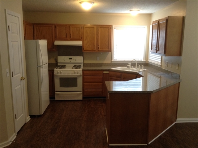 Building Photo - 976 Scottland Dr