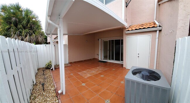 Building Photo - 6518 SW 129th Ave