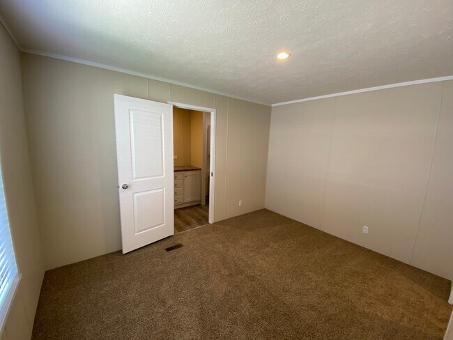 Building Photo - 3660 S Lapeer Rd