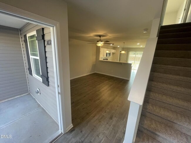 Building Photo - 1007 Peony Ln