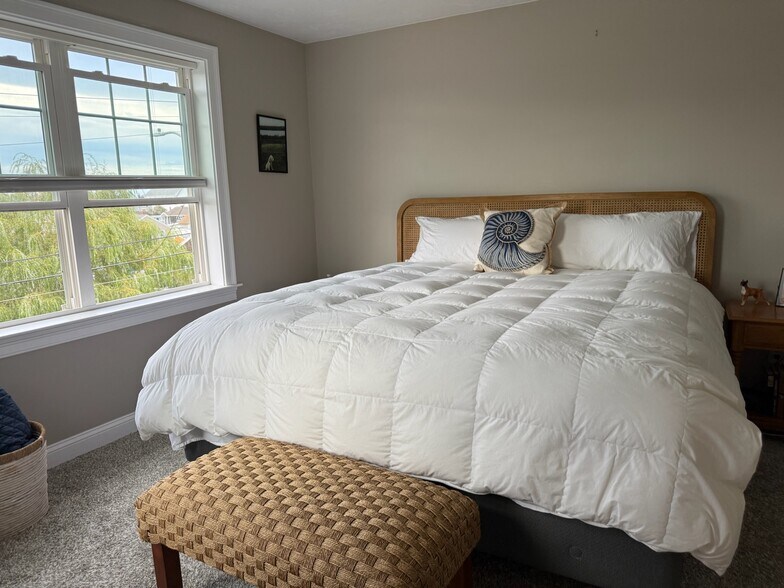 Building Photo - 345 Plymouth Ave