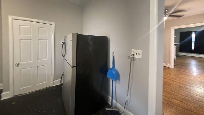 Building Photo - Spacious 4-Bedroom Home with Excellent Tra...