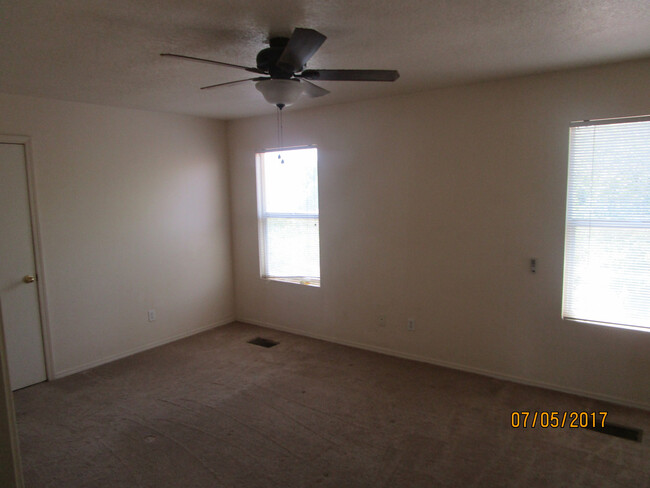 Building Photo - NW 3BR 2.5B 2CG 2000SF