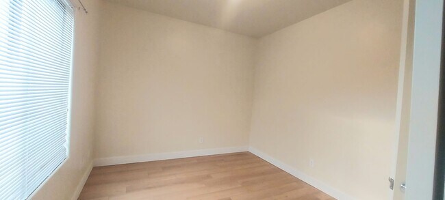 Building Photo - BEAUTIFUL 3BED 2BATH HOME LOCATED NEAR BAS...