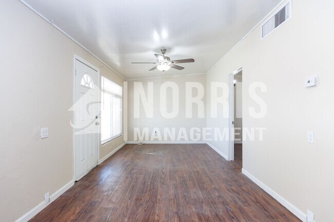 Building Photo - Two Bedroom Home in Casa Grande