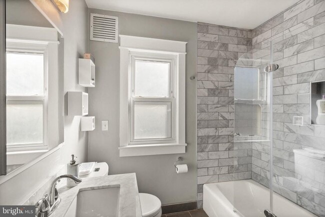 Building Photo - 1804 S Oakland St