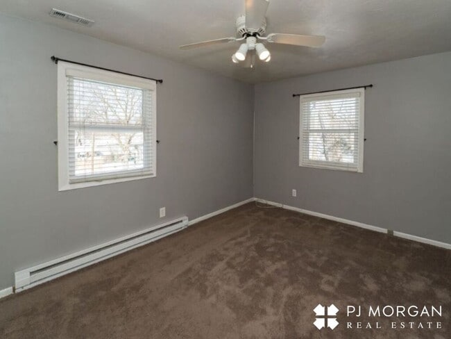 Building Photo - 3 bedroom, 1.5 bath House For Lease - open...