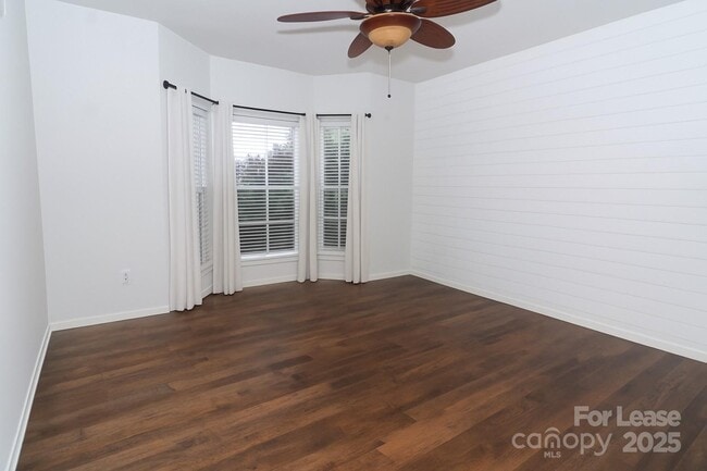 Building Photo - 131 Ashford Hollow Ln