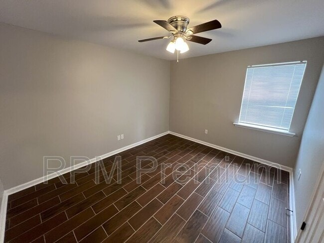 Building Photo - 522 Fawn Lake Dr