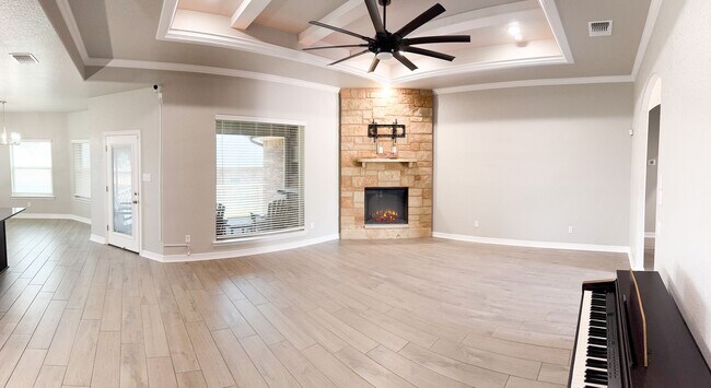 Building Photo - 9005 Grand Oaks Ln