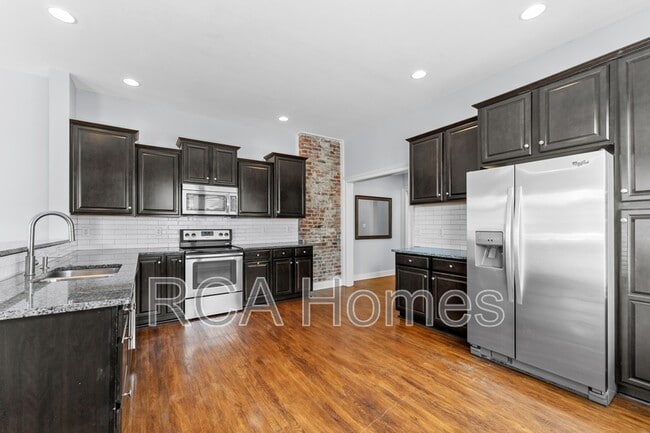 Building Photo - 613 E New York St