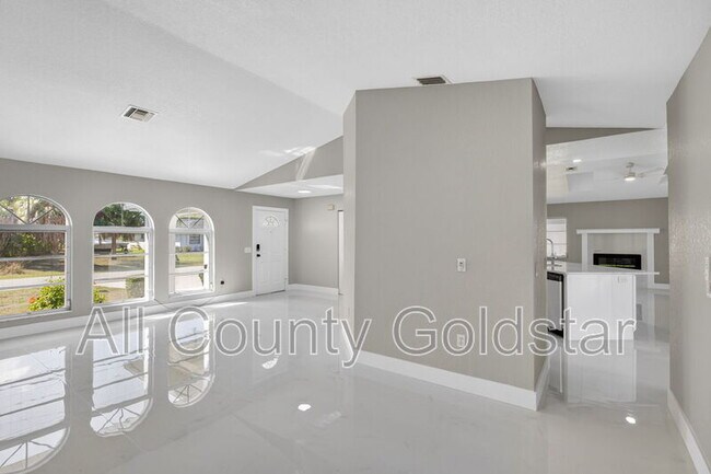 Building Photo - 18662 Arapahoe Cir