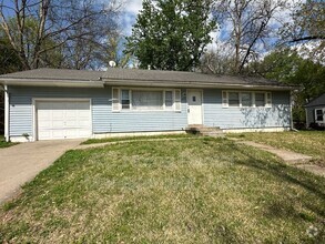 Building Photo - 727 N 81st Terrace