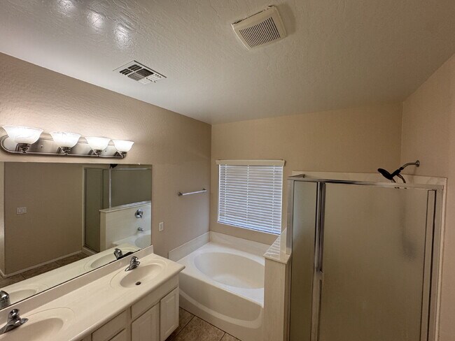 Building Photo - 18 W Desert Vista Trail