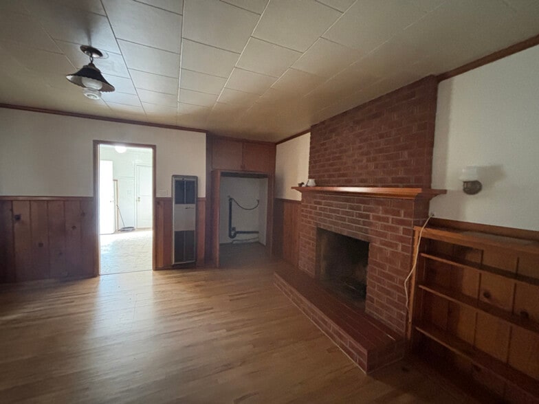 Building Photo - 626 Civic Center Dr