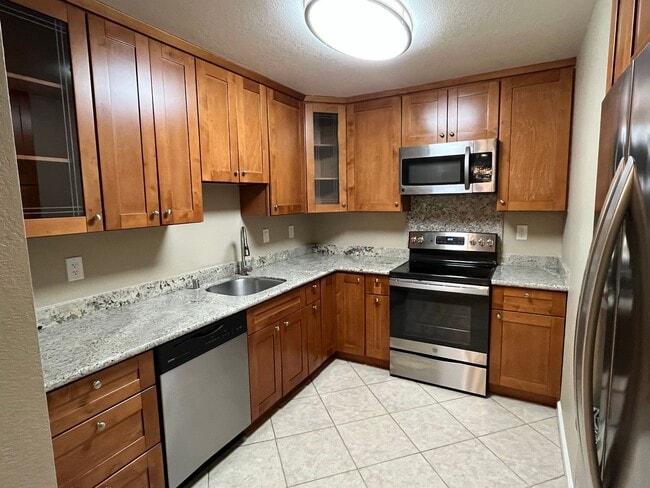 Building Photo - Spacious 2 Bed 1 Bath! Warm Springs District!