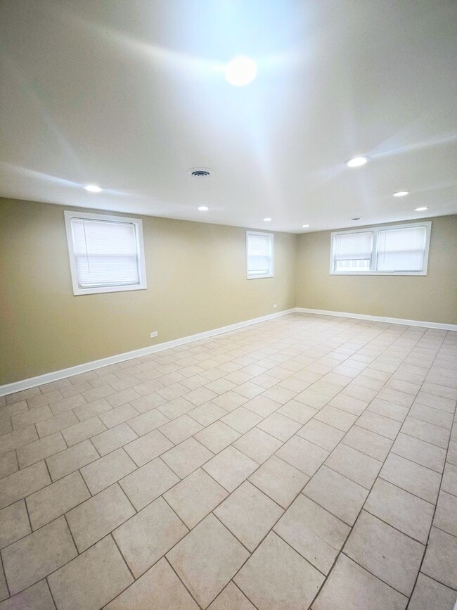 Building Photo - 16674 Thornton Ave