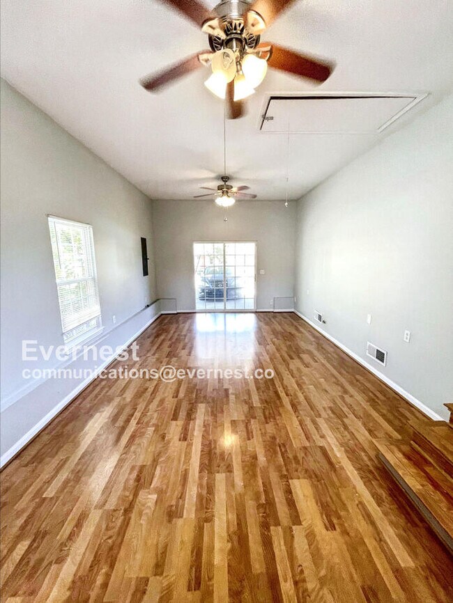 Building Photo - 4021 Creekside Dr