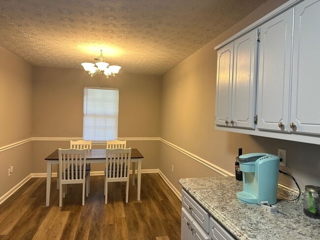 Building Photo - 3 Bedrooms 2 baths in McDonough