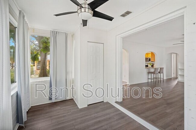 Building Photo - 725 35th St N