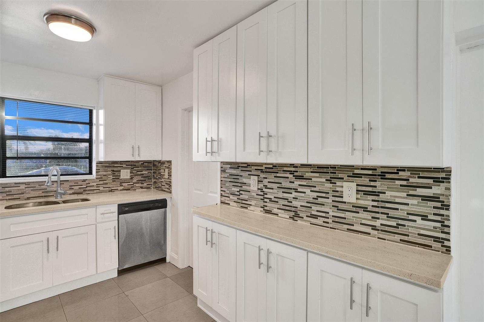 Building Photo - 1142 NW 43rd Ter
