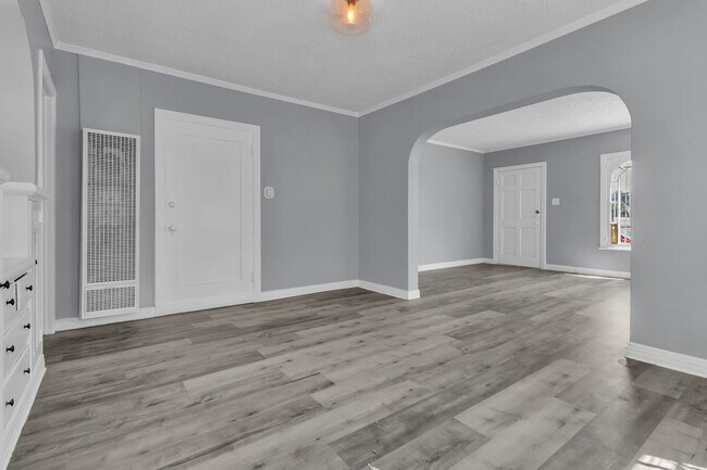 Building Photo - 1441 W 53rd St