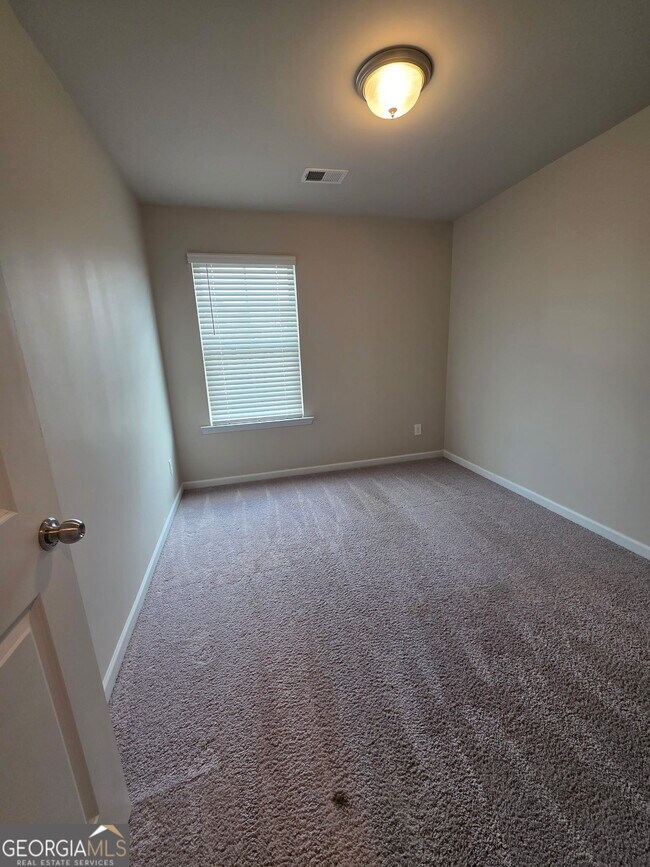 Building Photo - 7055 Mimosa Blf