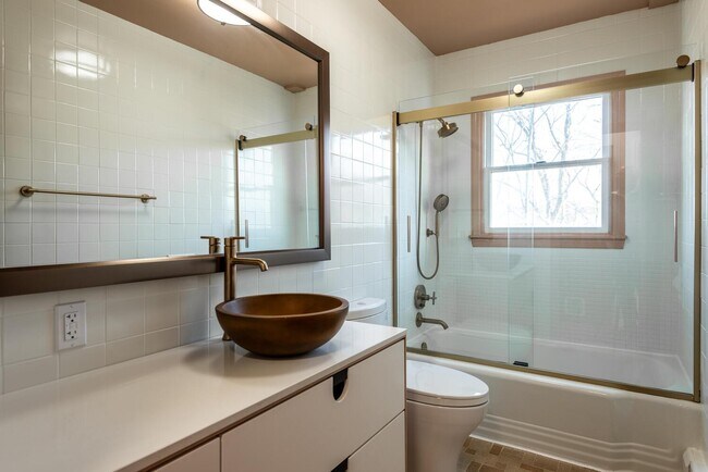Building Photo - 20 Grove Pl