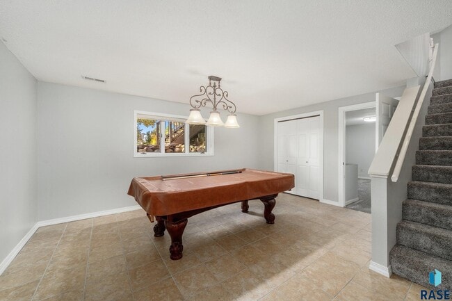 Building Photo - 2412 S Sheffield Cir