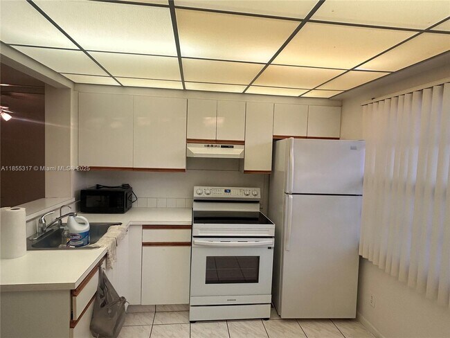 Building Photo - 1351 SW 125th Ave