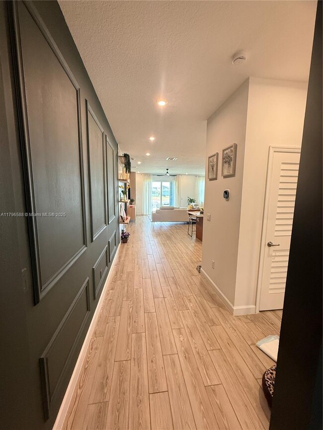 Building Photo - 10503 SW Orana Dr