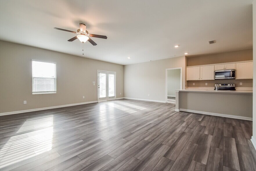 Building Photo - 570 Knightsbridge Ln