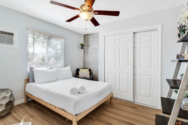 Building Photo - Fully Furnished, Secluded & Private