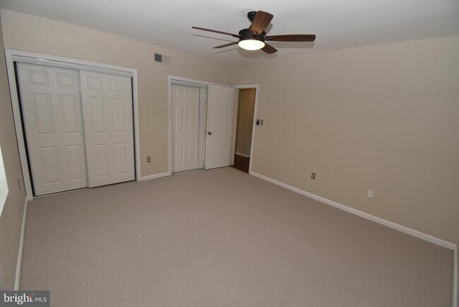 Building Photo - 1816 Queens Ln