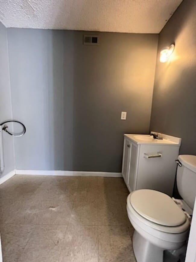 Building Photo - 3401 Ave R NW