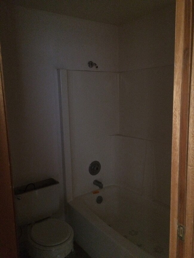 Building Photo - 4 Bedroom Home Under Radio Hill