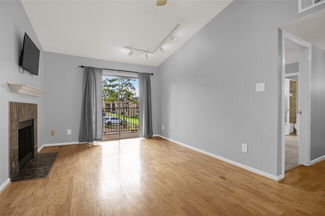 Building Photo - 3300 Pebblebrook Dr