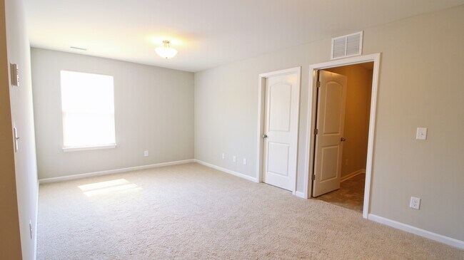 Building Photo - 3/2.5 House with Fenced-In yard and GORGEOUS interior!