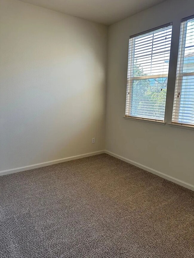 Building Photo - 3BR/2.5BA Oak Commons Home w/ Backyard & Community Pool & Park