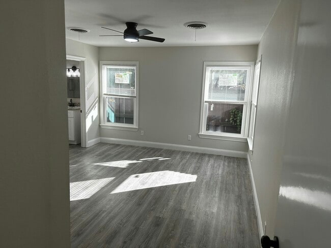 Building Photo - 209 Pendleton St