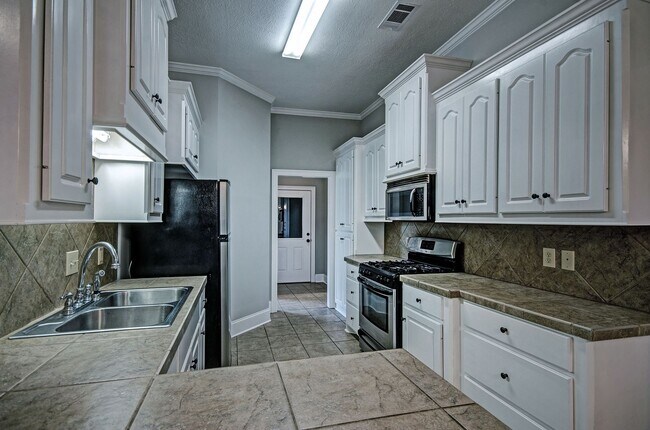 Building Photo - 123 Cedar Green Dr