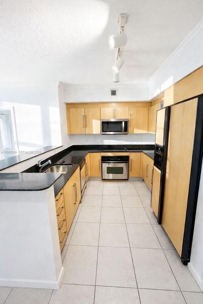 Building Photo - 325 S Biscayne Blvd