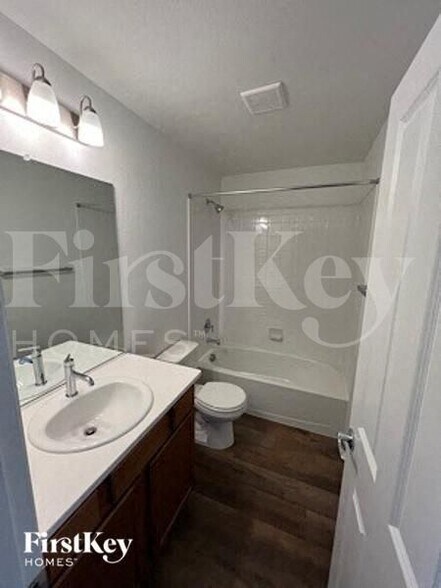 Building Photo - 10142 Luneth Dr