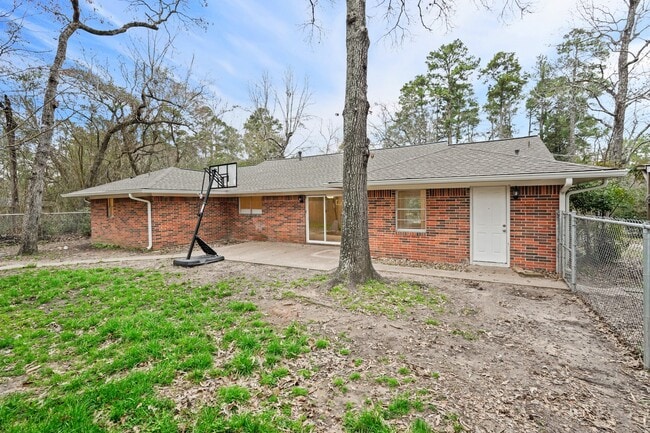 Building Photo - 105 Navajo Dr
