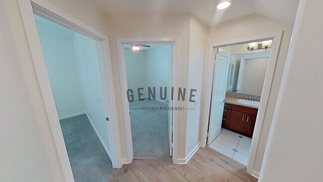 Building Photo - 3Bd 2.5Ba Tri-Level Home w/Rooftop Deck