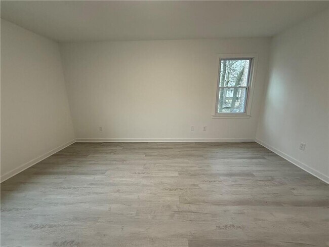 Building Photo - 3663 Heatherwood Dr NE