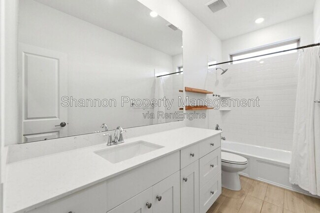 Building Photo - 3057 Pensacola Dr