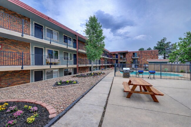 Building Photo - 1429 Potter Dr