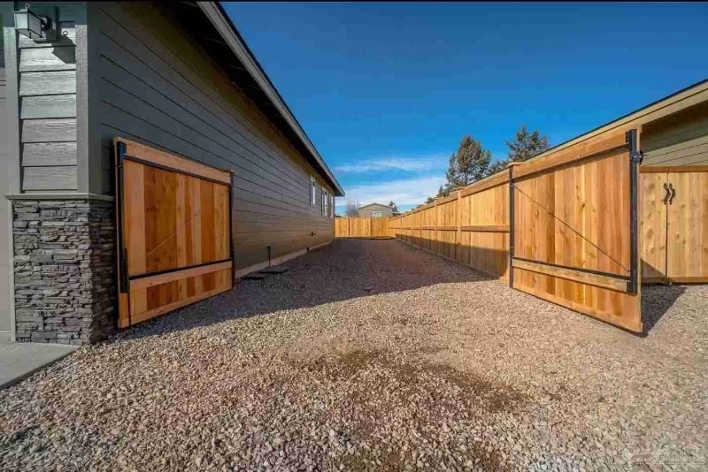 Building Photo - 629 NW Rimrock Dr