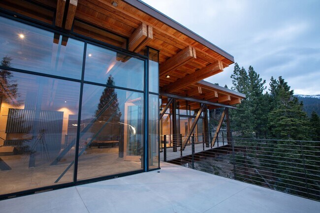 Building Photo - Architectural gem